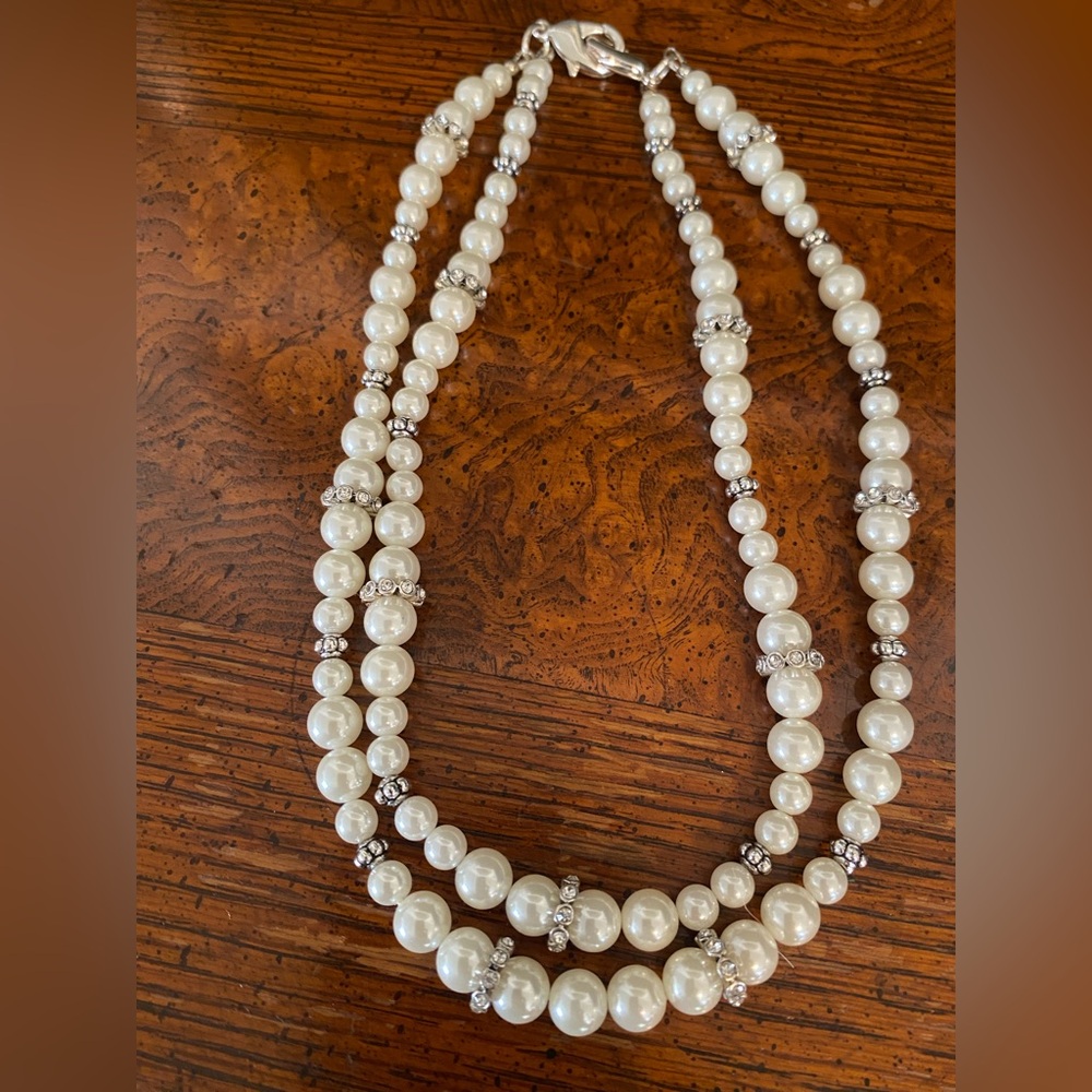 Elegant Pearl and Silver Rhinestone Necklace